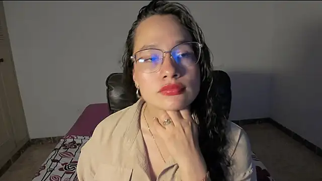 Snapshot of emmaTorres1 chatting on 03.02.25 emmaTorres1 online show from 03.02.25