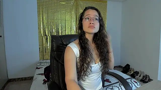 Snapshot of emmaTorres1 chatting on 03.16.25 emmaTorres1 online show from 03.16.25