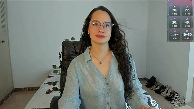 Snapshot of emmaTorres1 chatting on 03.18.25 emmaTorres1 online show from 03.18.25