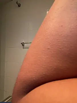 Snapshot of lauuraww chatting on 01.04.25 lauuraww online show from 01.04.25