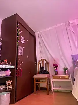 Snapshot of lauuraww chatting on 01.14.25 lauuraww online show from 01.14.25