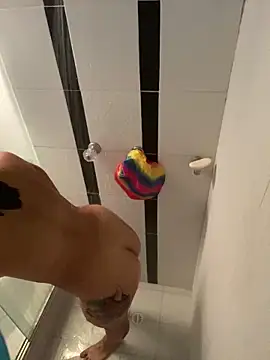 Snapshot of lauuraww chatting on 01.19.25 lauuraww online show from 01.19.25