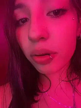 Snapshot of lauuraww chatting on 02.24.25 lauuraww online show from 02.24.25