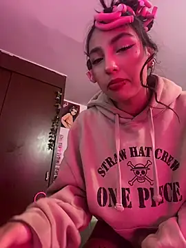 Snapshot of lauuraww chatting on 03.05.25 lauuraww online show from 03.05.25