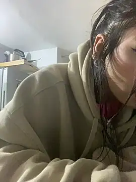 Snapshot of lauuraww chatting on 03.05.25 lauuraww online show from 03.05.25