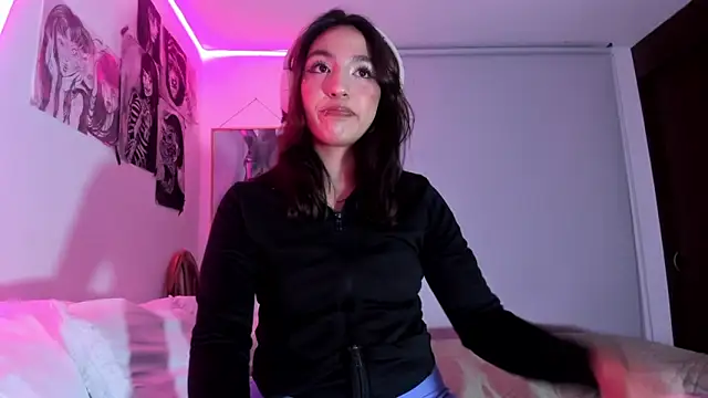 Snapshot of lauuraww chatting on 03.10.25 lauuraww online show from 03.10.25