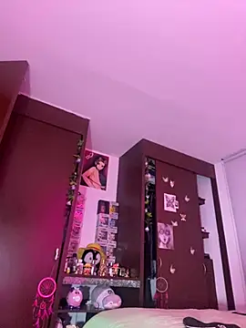 Snapshot of lauuraww chatting on 03.13.25 lauuraww online show from 03.13.25