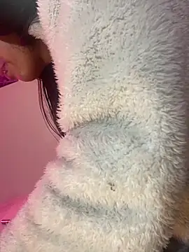 Snapshot of lauuraww chatting on 09.29.25 lauuraww online show from 09.29.25