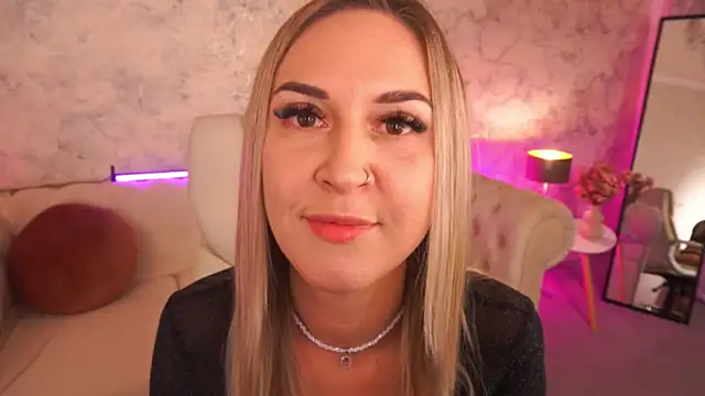 LovelyMollyy online show from 10.26.25