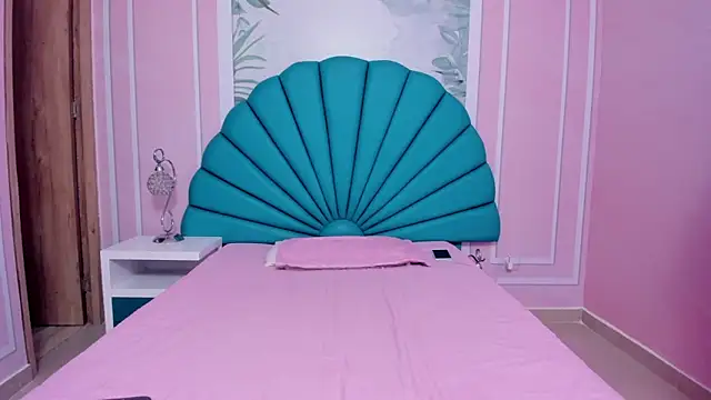 Snapshot of Daphne_Fox_ chatting on 01.12.25 Daphne Fox online show from 01.12.25