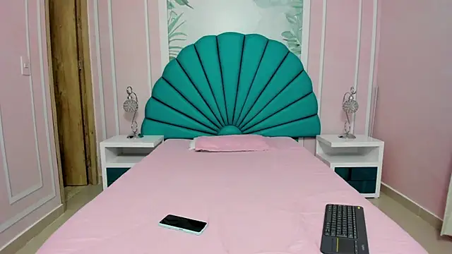 Snapshot of Daphne_Fox_ chatting on 01.13.25 Daphne Fox online show from 01.13.25