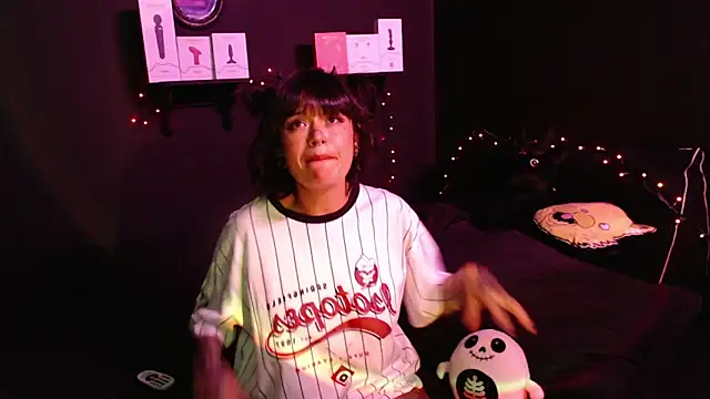 Snapshot of rousstattoo chatting on 10.01.25 rousstattoo online show from 10.01.25