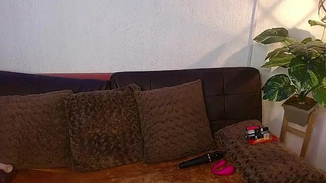 nikkystorm1  online show from 12.19.25