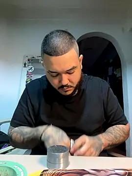 Snapshot of El_Titan1998 chatting on 09.30.25 El Titan1998 online show from 09.30.25