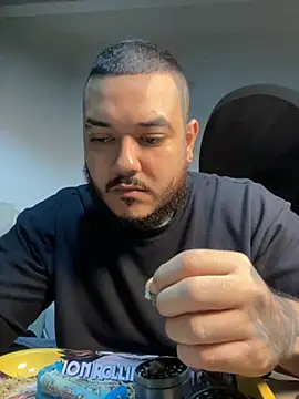 Snapshot of El_Titan1998 chatting on 10.02.25 El Titan1998 online show from 10.02.25