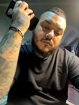 Snapshot of El_Titan1998 chatting on 10.04.25 El Titan1998 online show from 10.04.25