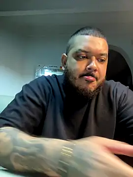 Snapshot of El_Titan1998 chatting on 10.20.25 El Titan1998 online show from 10.20.25