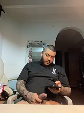 Snapshot of El_Titan1998 chatting on 10.24.25 El Titan1998 online show from 10.24.25