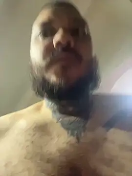 Snapshot of El_Titan1998 chatting on 10.31.25 El Titan1998 online show from 10.31.25