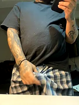 Snapshot of El_Titan1998 chatting on 11.07.25 El Titan1998 online show from 11.07.25