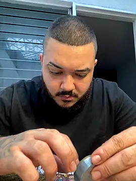 Snapshot of El_Titan1998 chatting on 11.08.25 El Titan1998 online show from 11.08.25