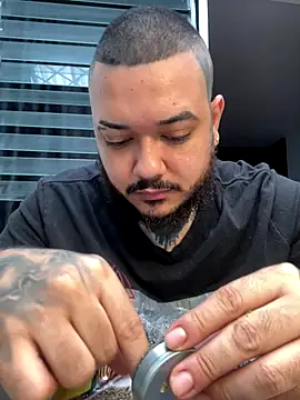 Snapshot of El_Titan1998 chatting on 11.12.25 El Titan1998 online show from 11.12.25