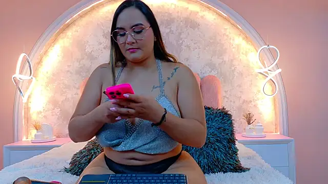 MiaLaurents online show from 11.10.25