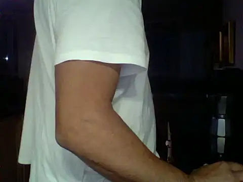 Snapshot of kevincumporn chatting on 09.18.25 kevincumporn online show from 09.18.25