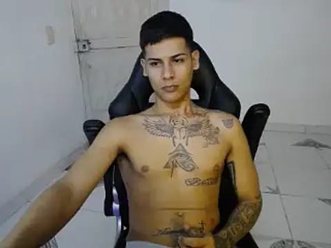 Snapshot of Clyde019 chatting on 12.28.24 Clyde019 online show from 12.28.24