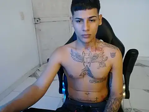 Snapshot of Clyde019 chatting on 12.28.24 Clyde019 online show from 12.28.24