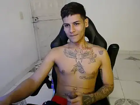 Snapshot of Clyde019 chatting on 01.01.25 Clyde019 online show from 01.01.25