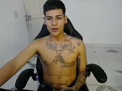 Snapshot of Clyde019 chatting on 01.02.25 Clyde019 online show from 01.02.25