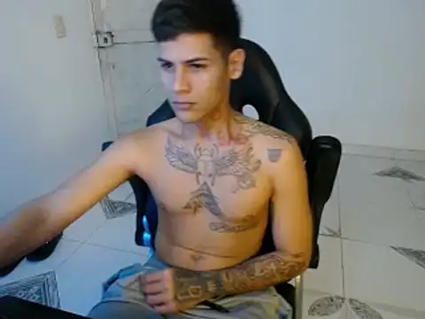 Snapshot of Clyde019 chatting on 01.04.25 Clyde019 online show from 01.04.25