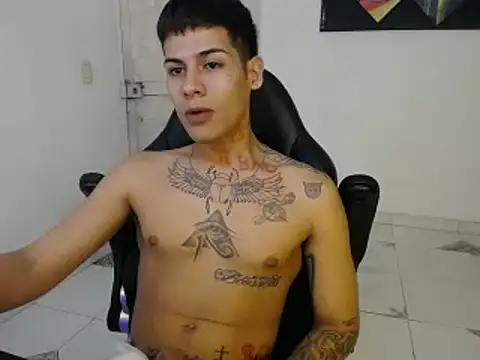 Snapshot of Clyde019 chatting on 01.05.25 Clyde019 online show from 01.05.25