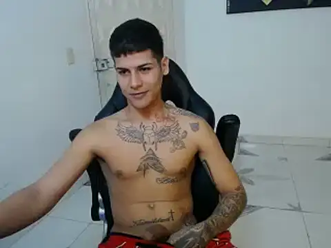 Snapshot of Clyde019 chatting on 01.05.25 Clyde019 online show from 01.05.25