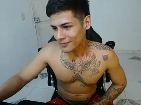 Snapshot of Clyde019 chatting on 01.05.25 Clyde019 online show from 01.05.25