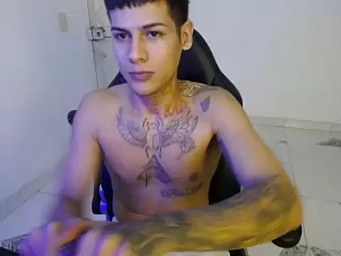 Snapshot of Clyde019 chatting on 01.12.25 Clyde019 online show from 01.12.25