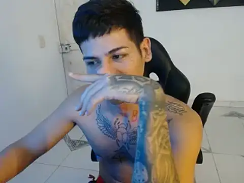 Snapshot of Clyde019 chatting on 01.17.25 Clyde019 online show from 01.17.25