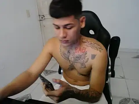 Snapshot of Clyde019 chatting on 01.18.25 Clyde019 online show from 01.18.25