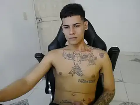 Snapshot of Clyde019 chatting on 01.21.25 Clyde019 online show from 01.21.25