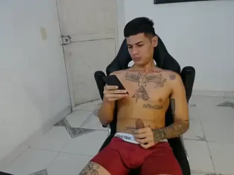 Snapshot of Clyde019 chatting on 01.25.25 Clyde019 online show from 01.25.25