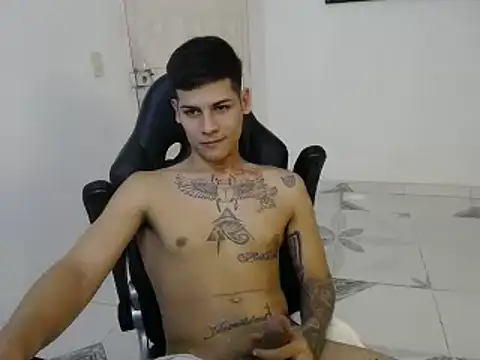 Snapshot of Clyde019 chatting on 01.28.25 Clyde019 online show from 01.28.25