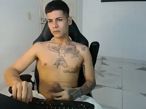 Snapshot of Clyde019 chatting on 02.11.25 Clyde019 online show from 02.11.25