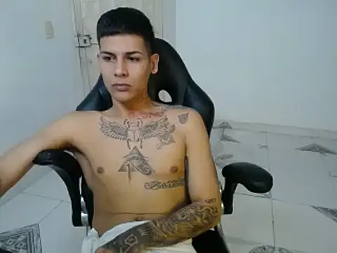 Snapshot of Clyde019 chatting on 02.12.25 Clyde019 online show from 02.12.25