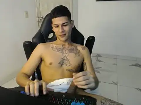 Snapshot of Clyde019 chatting on 02.14.25 Clyde019 online show from 02.14.25