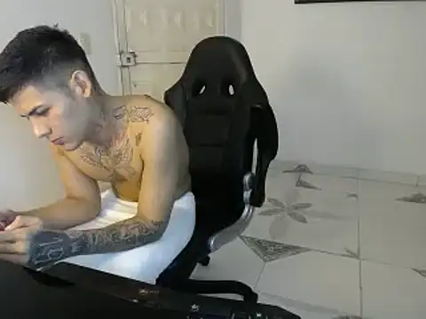 Snapshot of Clyde019 chatting on 02.14.25 Clyde019 online show from 02.14.25