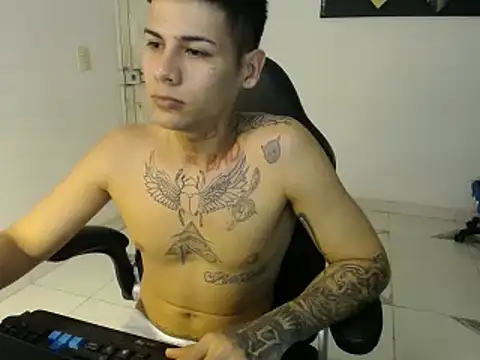 Snapshot of Clyde019 chatting on 02.17.25 Clyde019 online show from 02.17.25