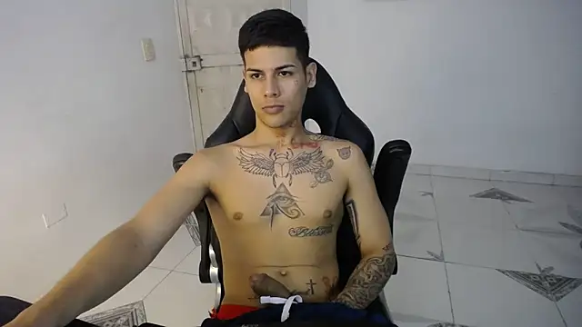 Snapshot of Clyde019 chatting on 02.20.25 Clyde019 online show from 02.20.25