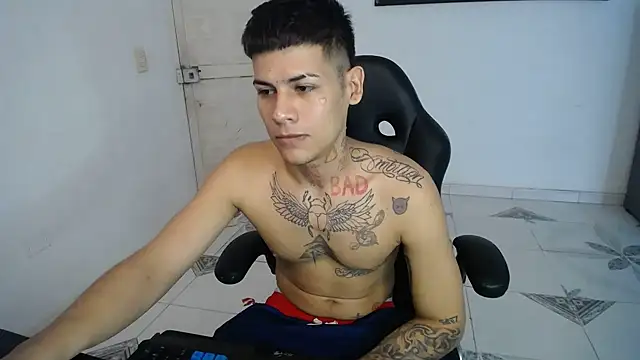 Snapshot of Clyde019 chatting on 02.26.25 Clyde019 online show from 02.26.25