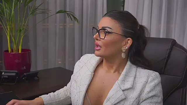 myakalifa online show from 12.13.24